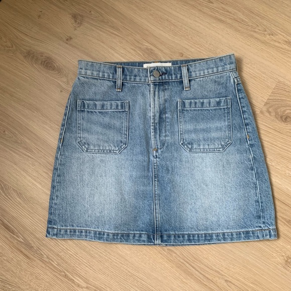 Aritzia - Debbie mini skirt - Picture 1 of 3